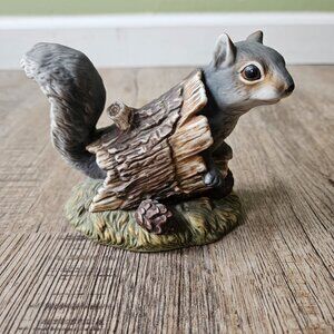 Vintage 1986 Homco Masterpiece Porcelain Squirrel In A Log Figurine
